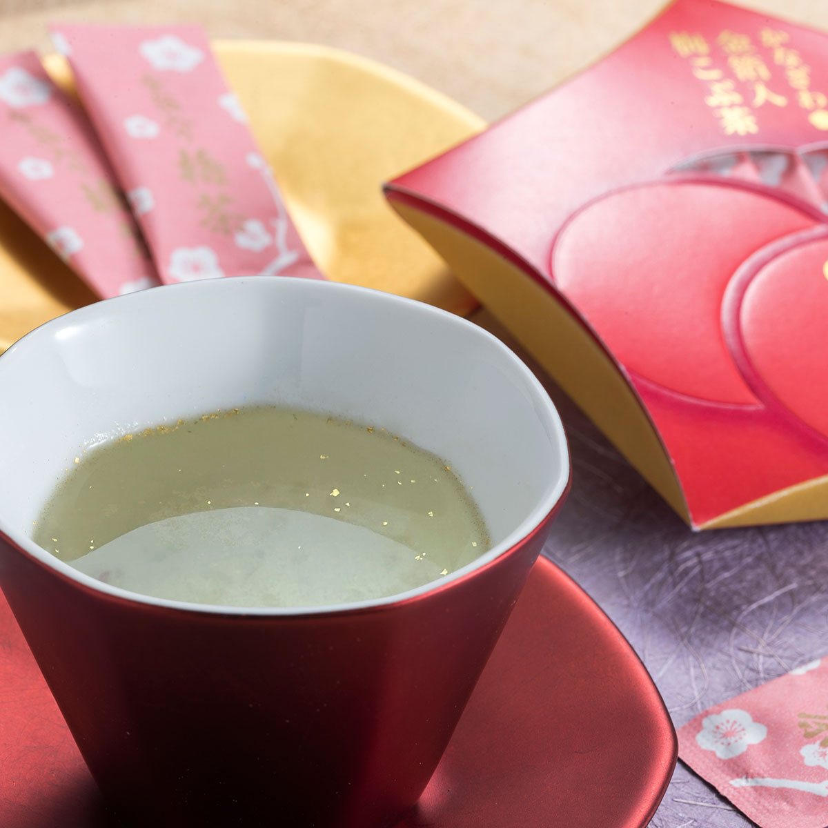 《婦人公論|とっておきの手土産で紹介》 かなざわ　金箔入　梅こぶ茶 | 長寿祝