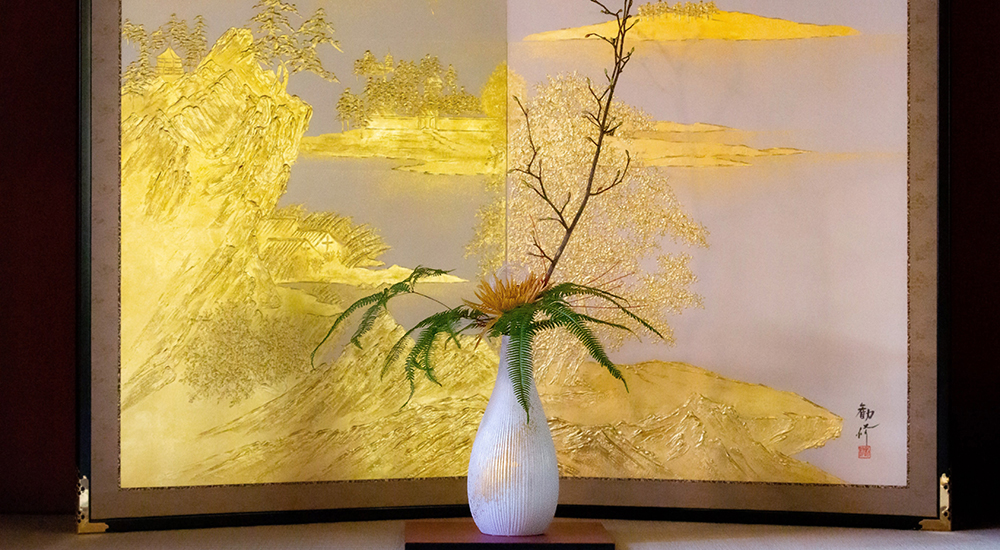 正月花に菊を入れた花器