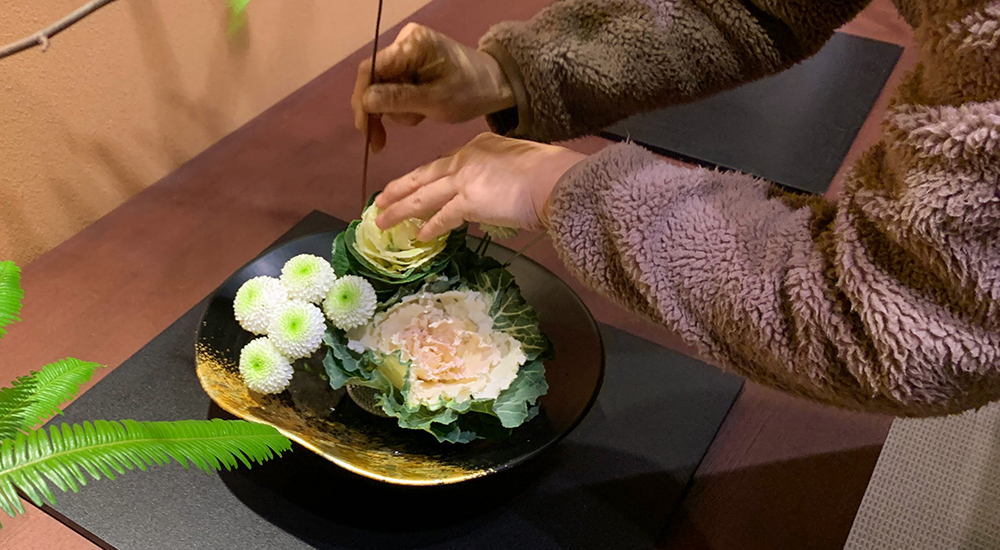 正月花を入れた花器