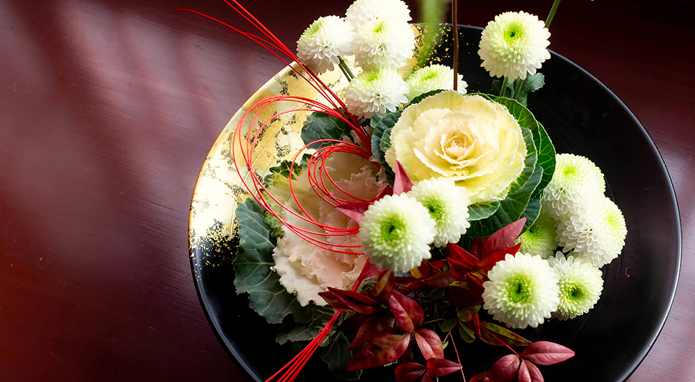 正月花を入れた花器
