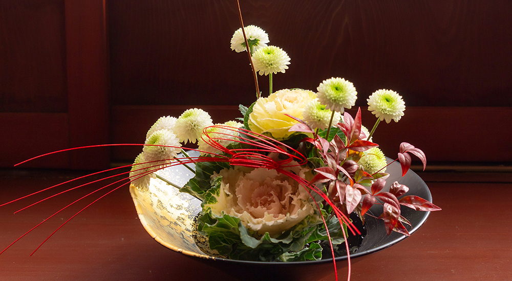 正月花を入れた花器