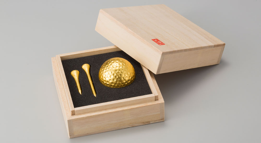 金箔のゴルフボールとティーのセット